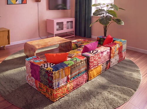 Collage pr&eacute;sentant trois styles de canap&eacute;s : un salon moderne avec des canap&eacute;s fonc&eacute;s, un canap&eacute; modulable patchwork color&eacute; autour d&rsquo;une table basse et un canap&eacute;-lit gris enti&egrave;rement d&eacute;pli&eacute;. Cliquez pour voir la collection de canap&eacute;s.